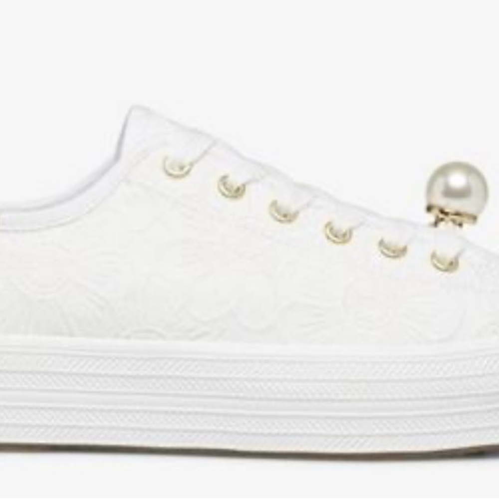 Kate Spade Flower Pattern with removable pearl accent. Brand new in box white-9